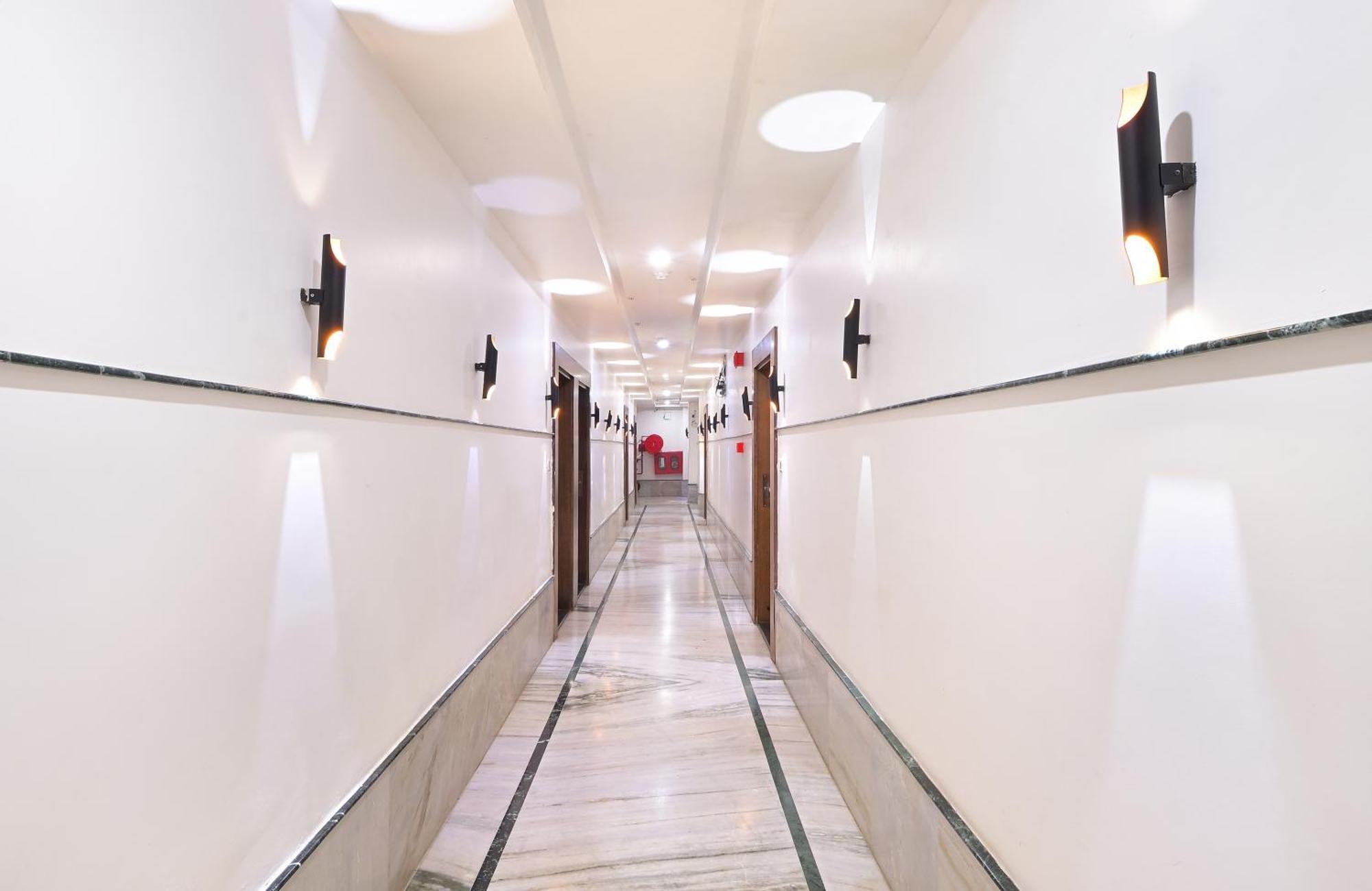 Hotel Hari Piorko - New Delhi Railway Station Екстериор снимка