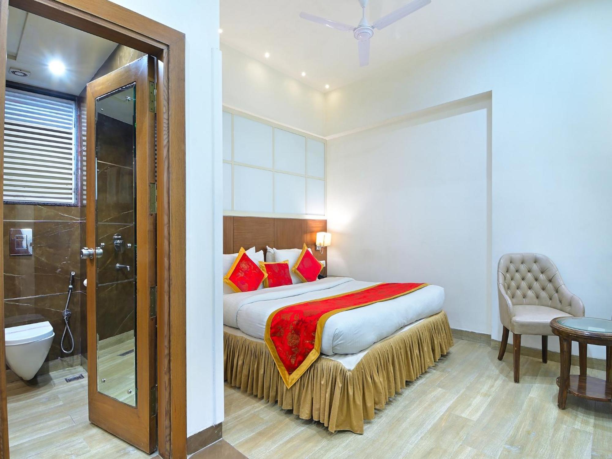 Hotel Hari Piorko - New Delhi Railway Station Екстериор снимка