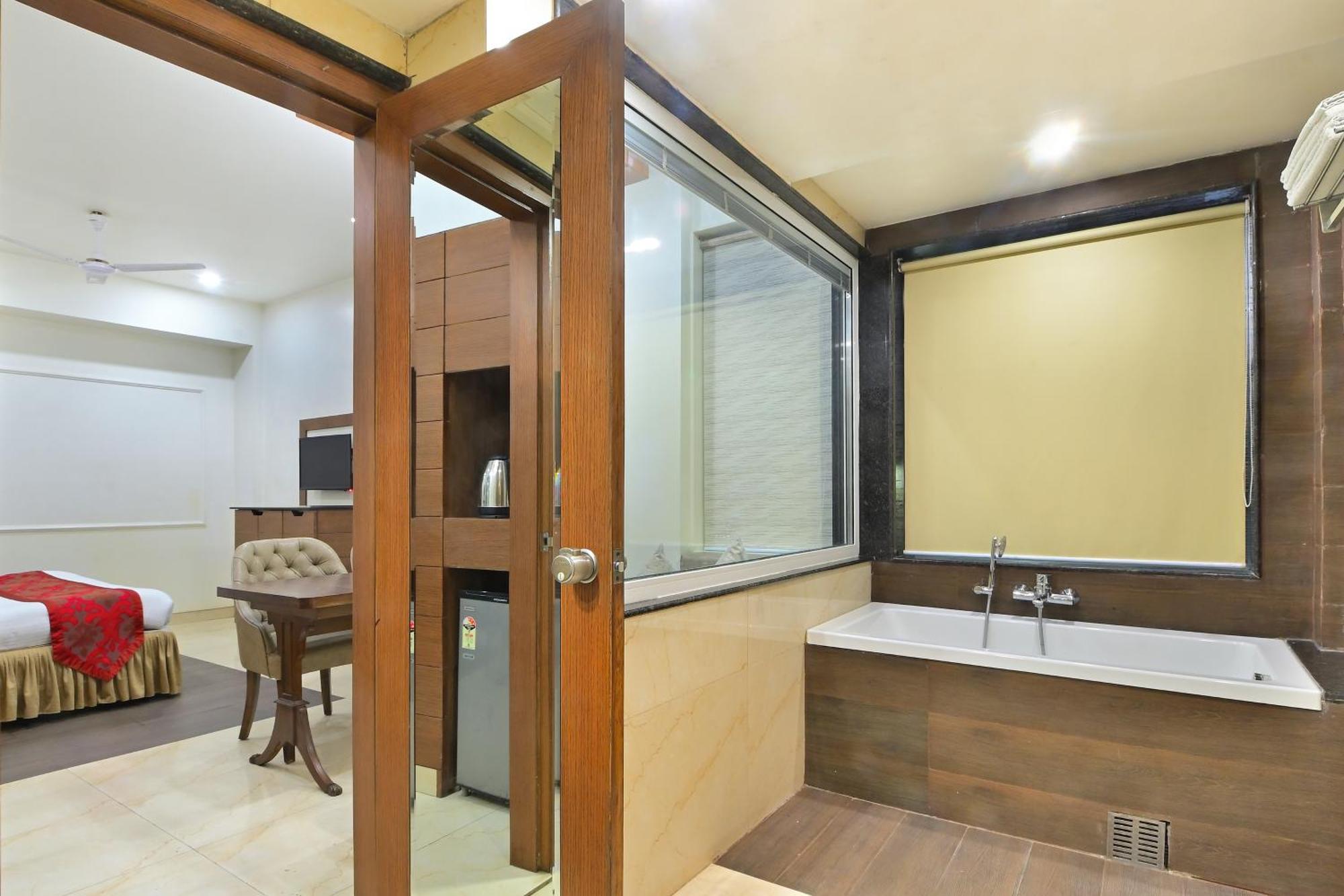 Hotel Hari Piorko - New Delhi Railway Station Екстериор снимка