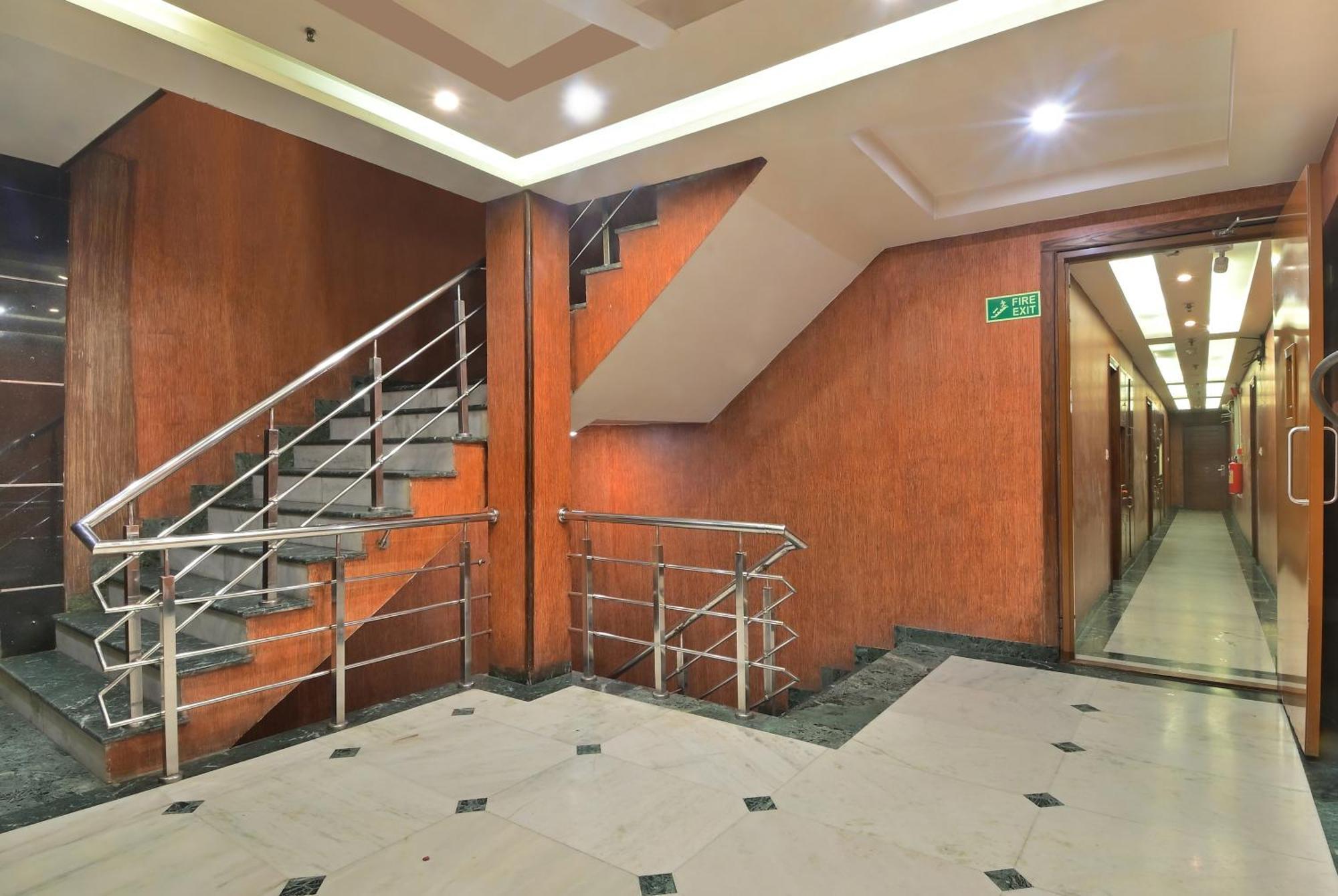 Hotel Hari Piorko - New Delhi Railway Station Екстериор снимка